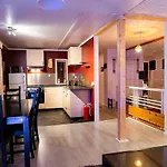 Local & Cozy In Apartment *