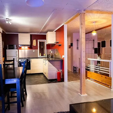 Local & Cozy In Apartment *